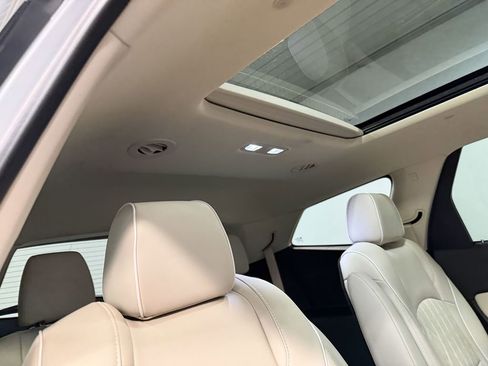 Used 2023 Buick Enclave Avenir image 15