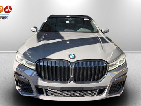 Used 2021 BMW 740i w/ M Sport Package image 4