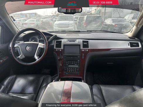 Used 2010 Cadillac Escalade Luxury image 7