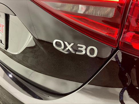 Used 2019 INFINITI QX30 image 25