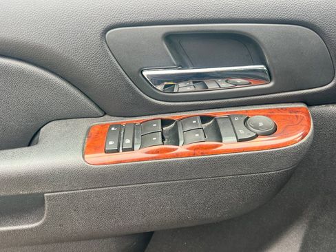 Used 2011 GMC Yukon SLE w/ Convenience Package image 8