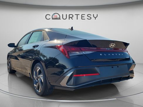 New 2026 Hyundai Elantra Limited FWD image 2