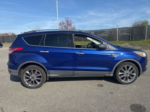Used 2015 Ford Escape SE w/ SE Chrome Package image 2