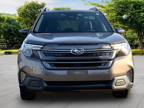 Used 2025 Subaru Forester Premium AWD/4WD image 2