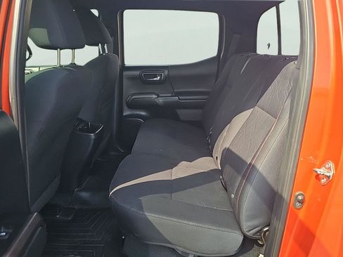 Used 2017 Toyota Tacoma TRD Sport AWD/4WD image 23