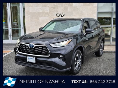 Used 2020 Toyota Highlander XLE AWD/4WD image 1