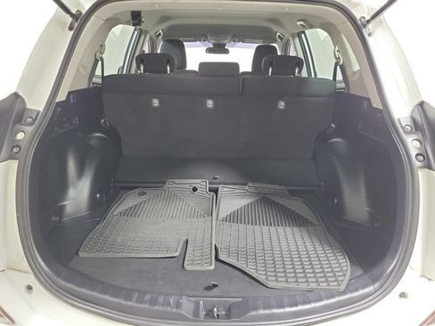 Used 2018 Toyota RAV4 LE Plus AWD/4WD image 10