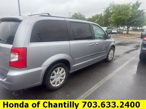 Used 2015 Chrysler Town & Country Touring FWD image 2