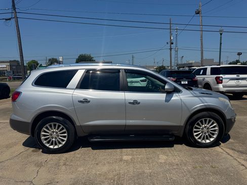 Used 2011 Buick Enclave CX image 6