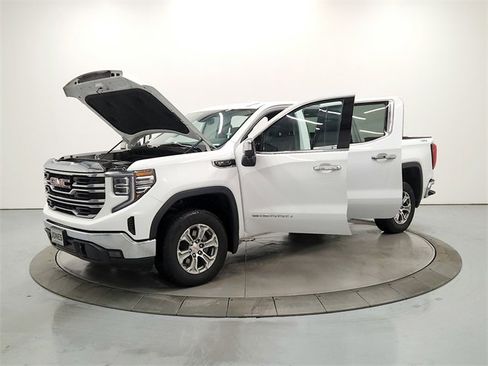 Used 2025 GMC Sierra 1500 SLT image 11