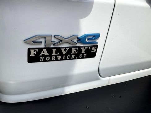 Used 2024 Jeep Wrangler Sahara image 27