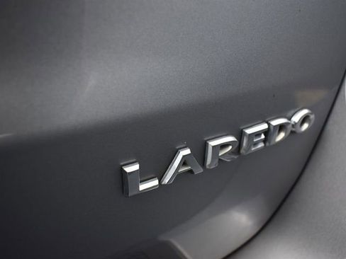 Used 2020 Jeep Grand Cherokee Laredo image 22