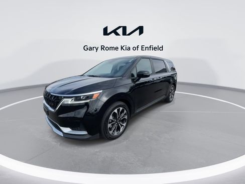 Used 2023 Kia Carnival EX FWD image 4