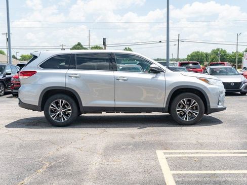 Used 2019 Toyota Highlander LE FWD image 6