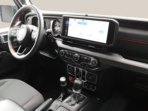 Used 2024 Jeep Gladiator Rubicon w/ Safety Group AWD/4WD image 18