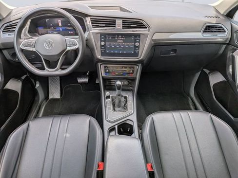 Used 2023 Volkswagen Tiguan SE w/ Panoramic Sunroof Package image 15