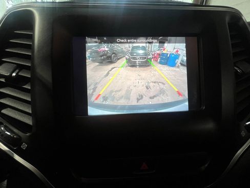 Used 2020 Jeep Cherokee Latitude AWD/4WD image 25