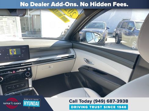 Certified 2025 Hyundai Tucson Limited AWD/4WD image 3