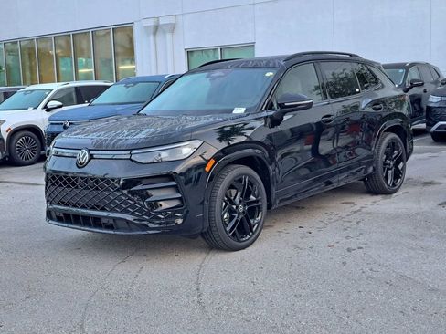 New 2026 Volkswagen Tiguan SE R-Line FWD image 3