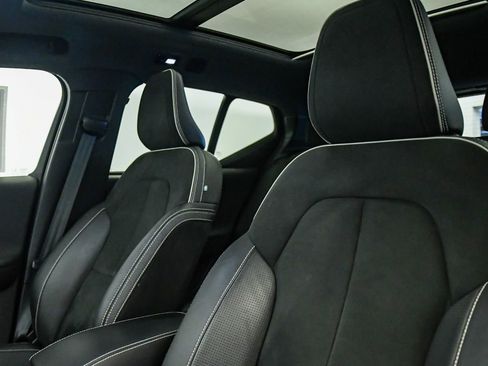 Certified 2021 Volvo XC40 P8 Recharge w/ Advanced Package AWD/4WD image 18