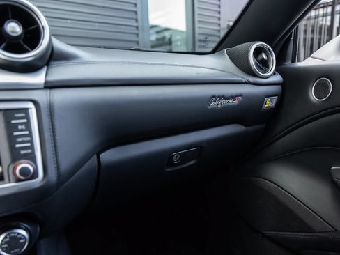 Used 2015 Ferrari California T RWD image 32