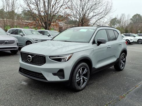 New 2026 Volvo XC40 B5 Core w/ Climate Package image 9