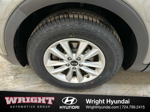 Used 2019 Kia Sorento LX image 8