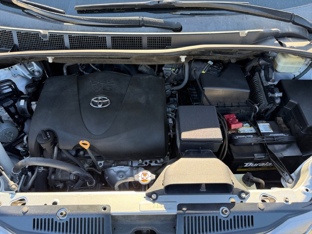 Used 2017 Toyota Sienna XLE w/ XLE Navigation Package FWD image 30