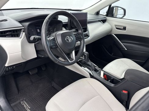 Used 2023 Toyota Corolla Cross LE image 12