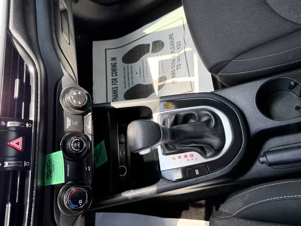 Used 2022 Kia Forte LXS FWD image 19