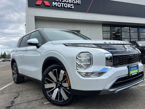 New 2026 Mitsubishi Outlander SE image 2