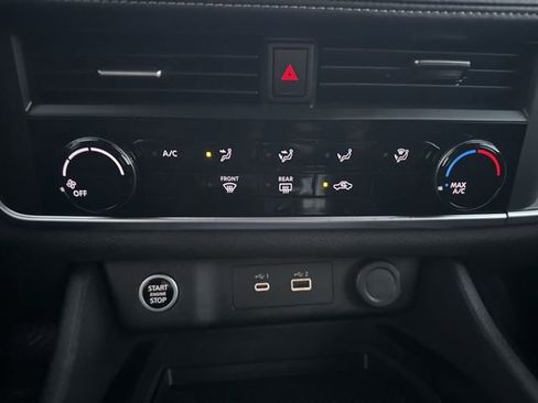 Used 2023 Nissan Rogue S image 21