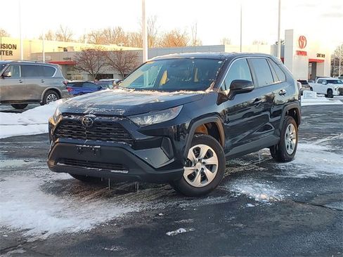 Used 2022 Toyota RAV4 LE image 28