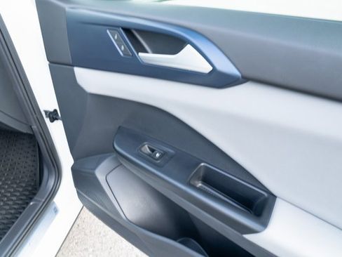 Certified 2023 Volkswagen Taos SE image 43