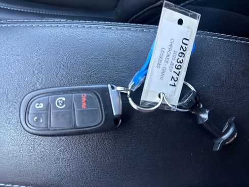 Used 2020 Jeep Cherokee Latitude Plus w/ Cold Weather Group image 25