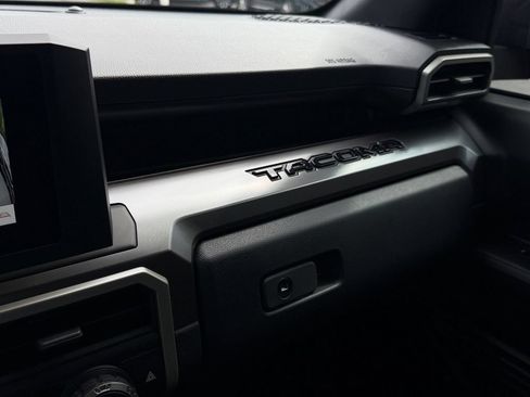 Used 2025 Toyota Tacoma SR5 AWD/4WD image 27