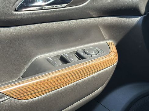 Used 2018 GMC Acadia SLE FWD image 22
