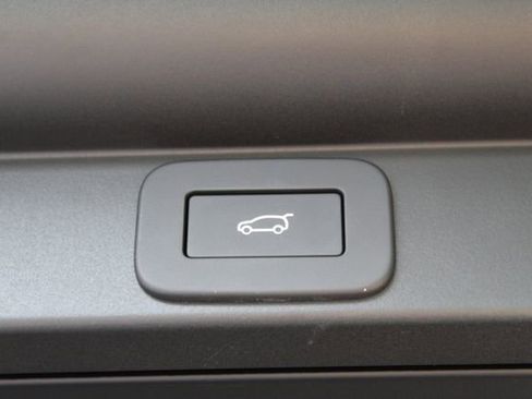 New 2025 Land Rover Range Rover SE image 22