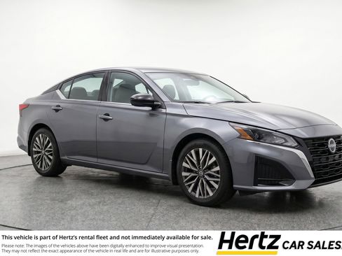 Used 2025 Nissan Altima 2.5 SV FWD image 1