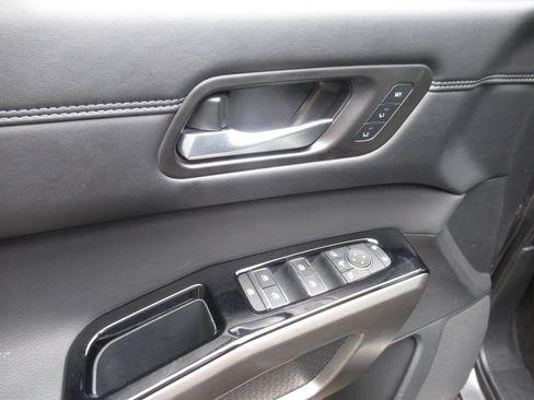 Used 2025 Nissan Pathfinder Platinum AWD/4WD image 19