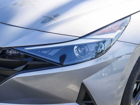 Used 2023 Hyundai Elantra SEL image 2