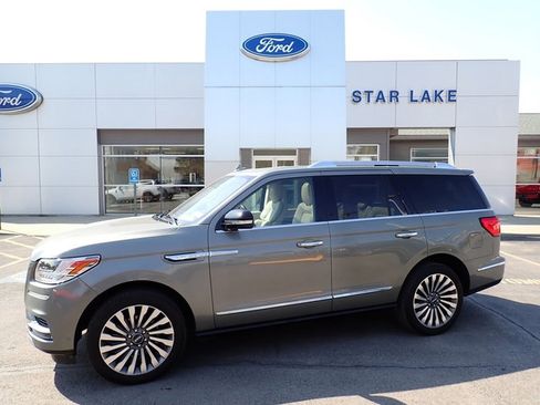 Used 2019 Lincoln Navigator Reserve image 1