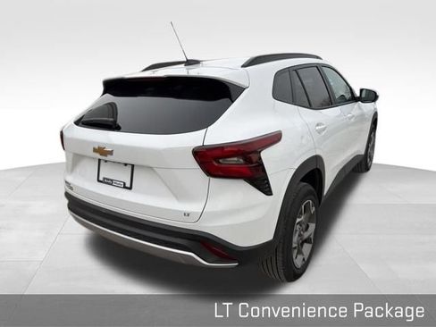 Used 2025 Chevrolet Trax LT w/ LT Convenience Package image 15
