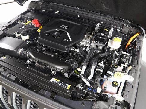 Used 2022 Jeep Wrangler Unlimited Sahara w/ Cold Weather Group image 20