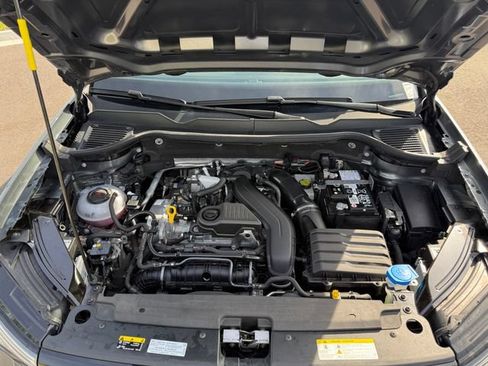 Used 2025 Volkswagen Taos SE FWD image 15