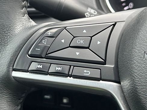 Used 2018 Nissan Rogue SV FWD image 10