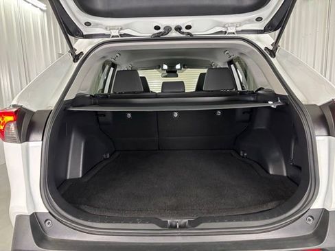Used 2021 Toyota RAV4 XLE image 12
