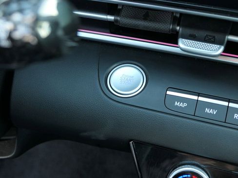 Used 2024 Hyundai Elantra SEL image 19