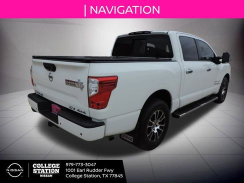 Used 2021 Nissan Titan SV w/ SV Convenience Package image 4
