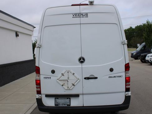 Used 2015 Mercedes-Benz Sprinter 2500 image 5